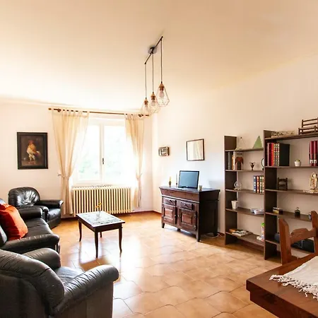 Sol & Sombra In Apartment Barga