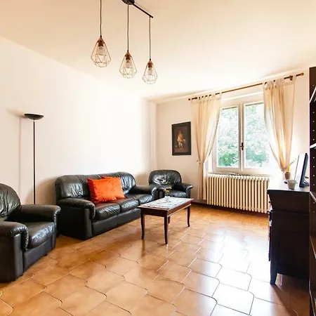 Sol & Sombra In Apartment Barga