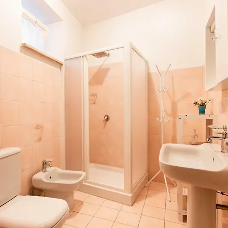Sol & Sombra In Apartment Barga